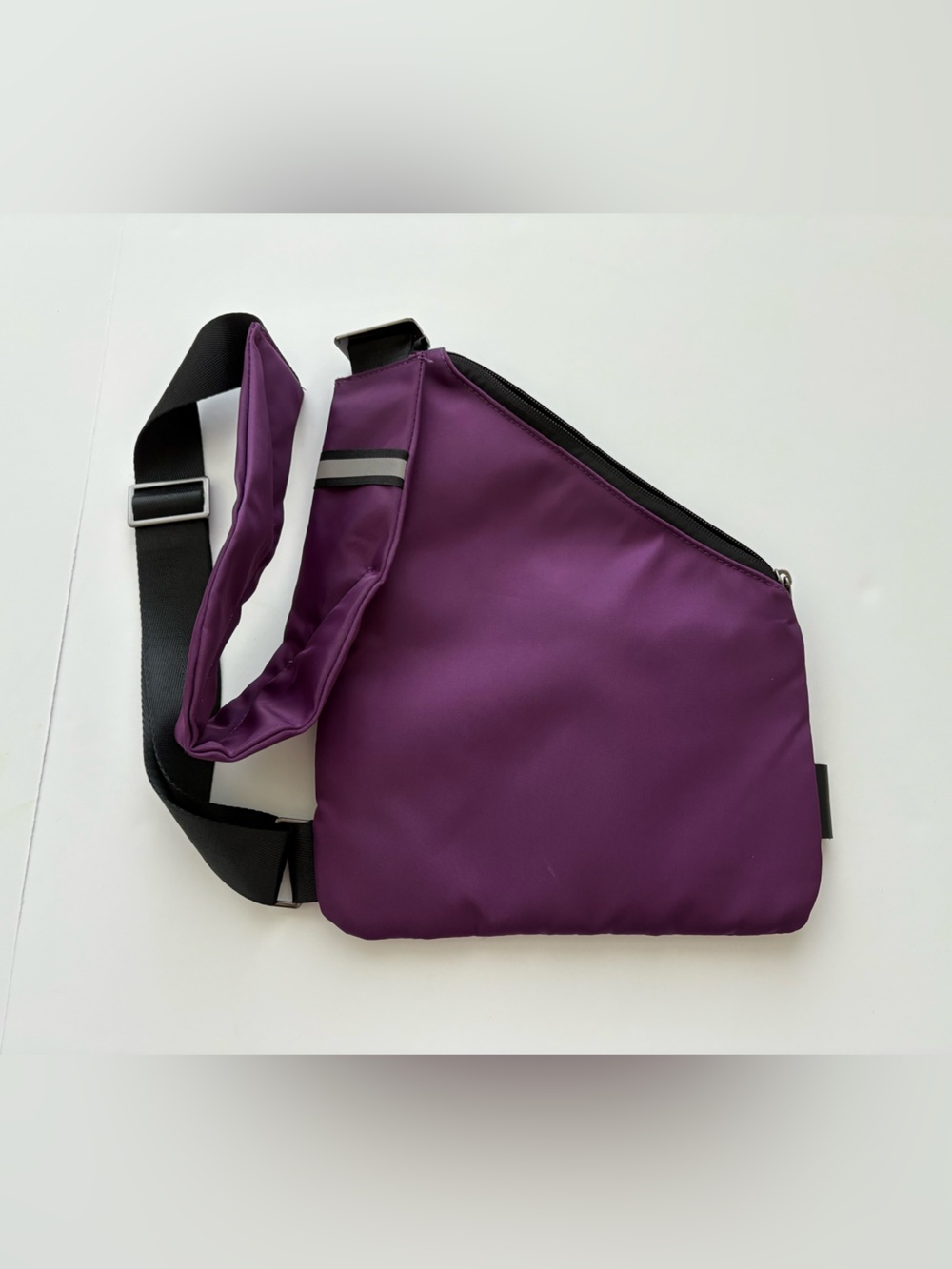 WANDER+ Original Anti-Theft Travel Bag Purple Sling Crossbody NWT - Picture 5 of 5